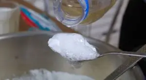 Как правильно погасить соду уксусом