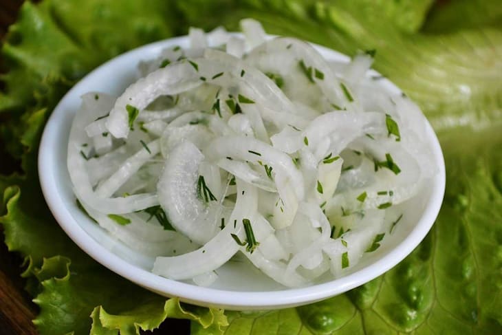 Маринуйте овощ в стеклянной посуде
