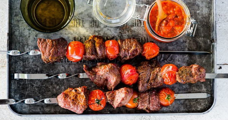 сделать шашлык с помидорами Для говядины гарниром послужит свежий помидор