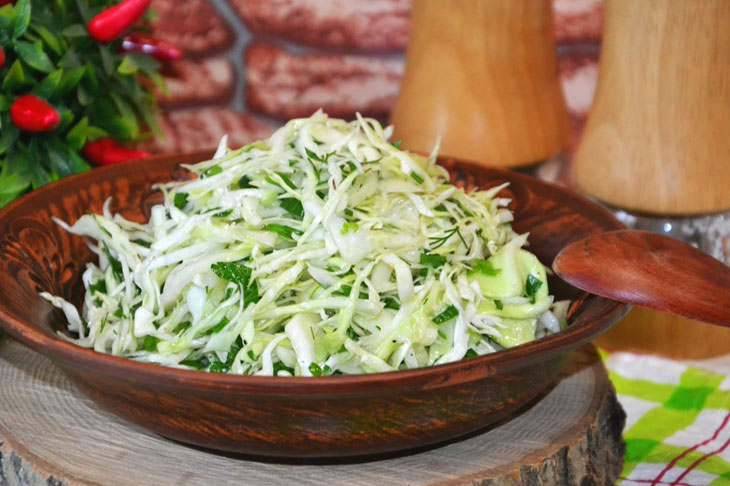 Уксус и масло для вкусного салата