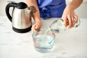 Как очистить чайник содой от накипи