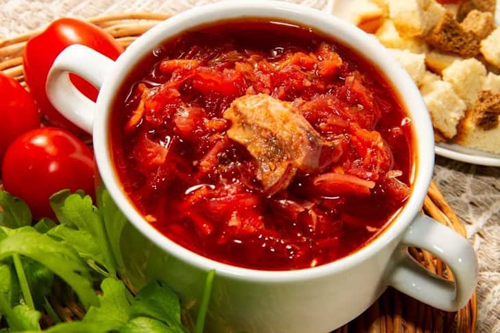 Борщ с курицей готовится не более часа