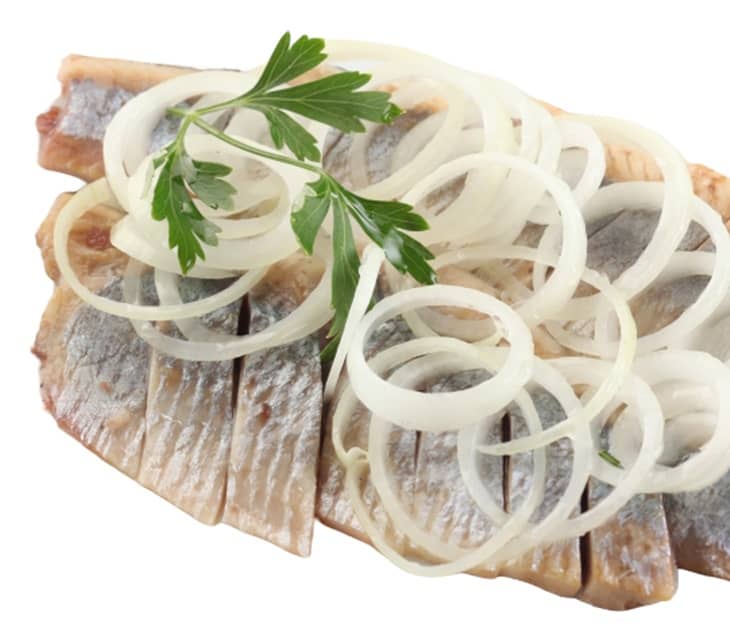 Сельдь сочетается с майонезом и уксусом