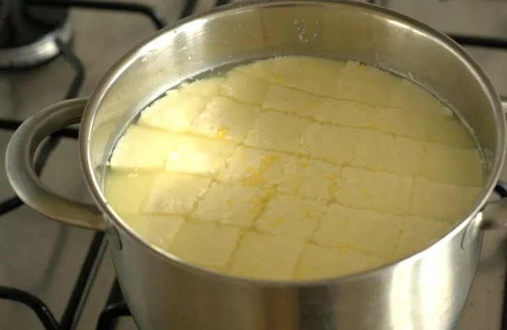 Приготовление сыра из кефира