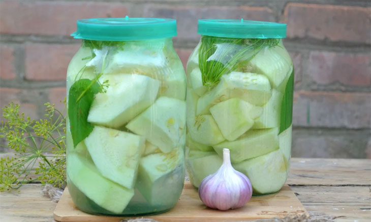 как приготовить закуску из кабачка с чесноком