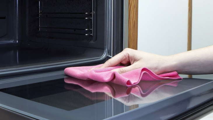 Быстрый способ очистить духовку внутри