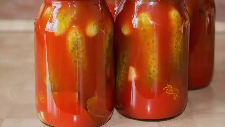 Можно использовать как покупной томатный сок, так и сделанный самостоятельно
